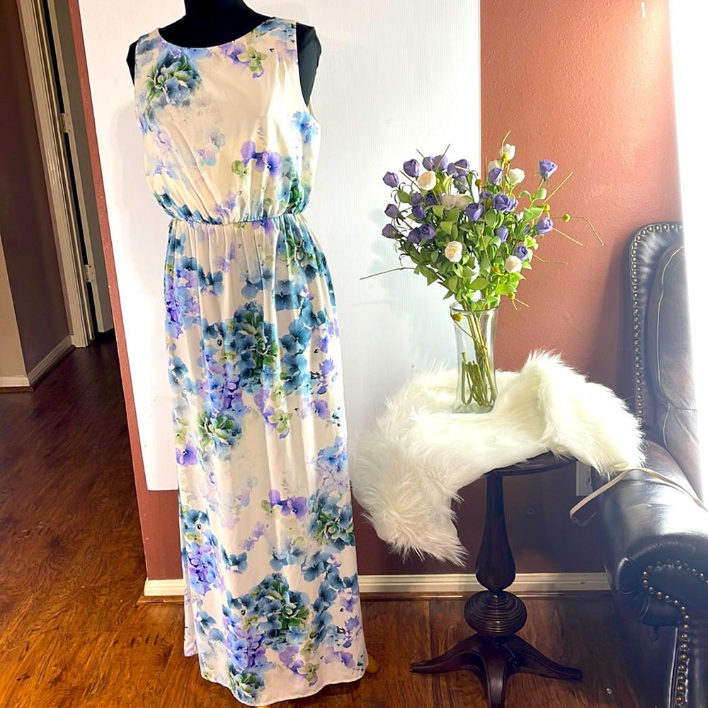 Very nice colourful dress with flowers